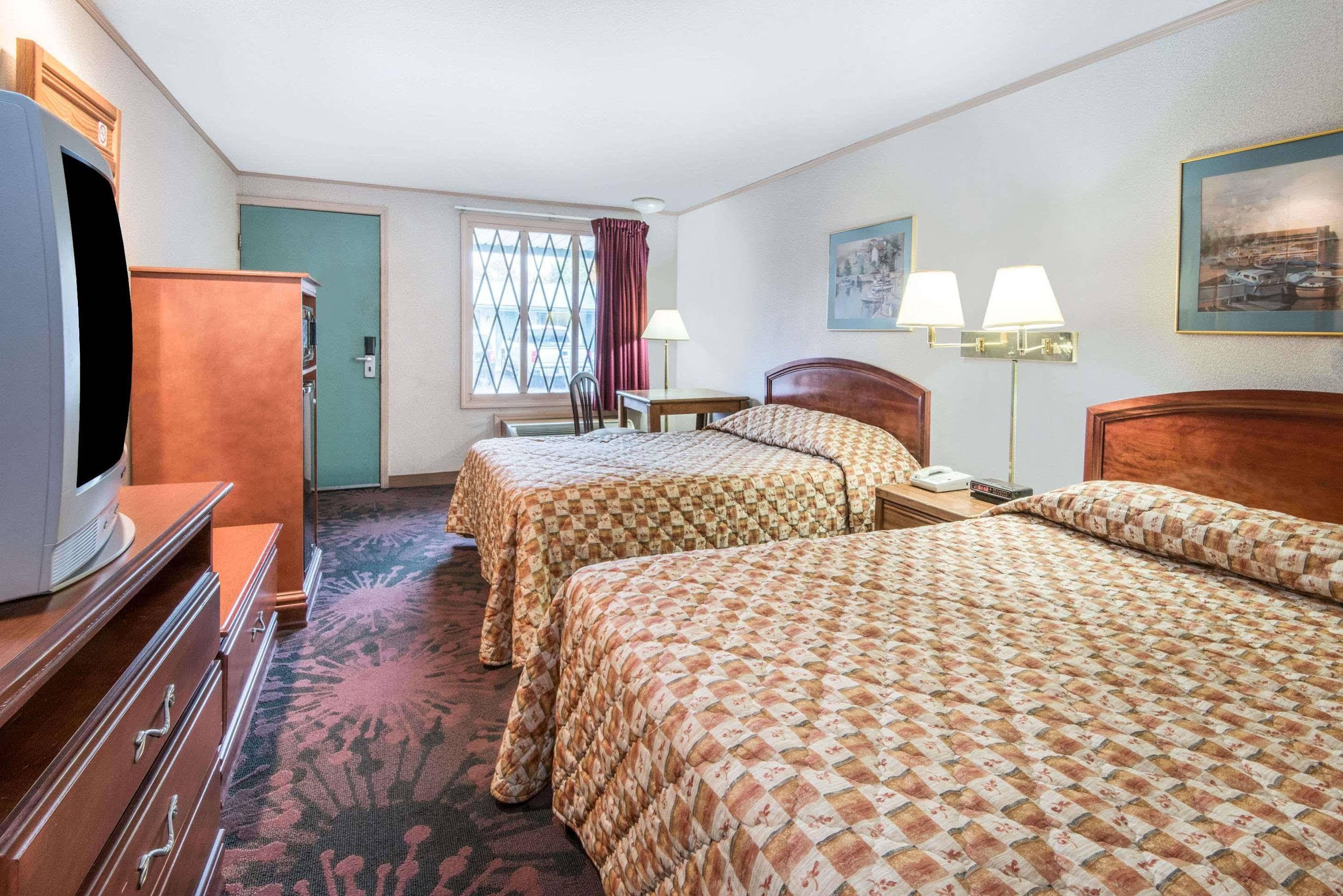 Knights Inn Кантон Экстерьер фото