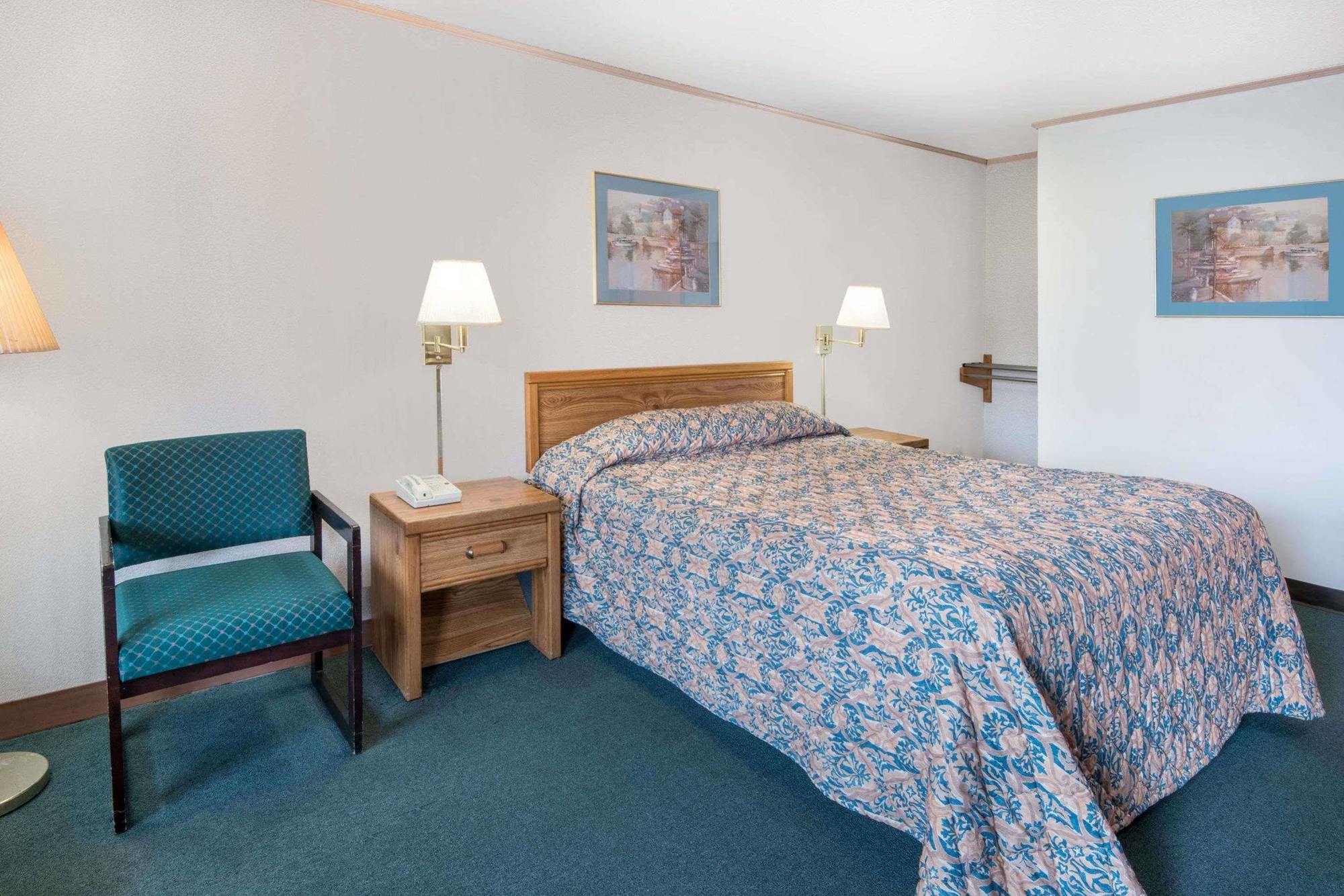 Knights Inn Кантон Экстерьер фото